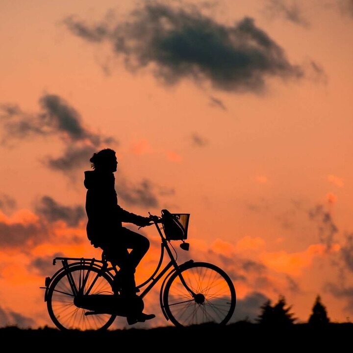 silhouette-683751_1280